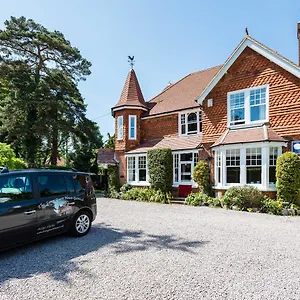 The Lawn Gatwick Pensionat